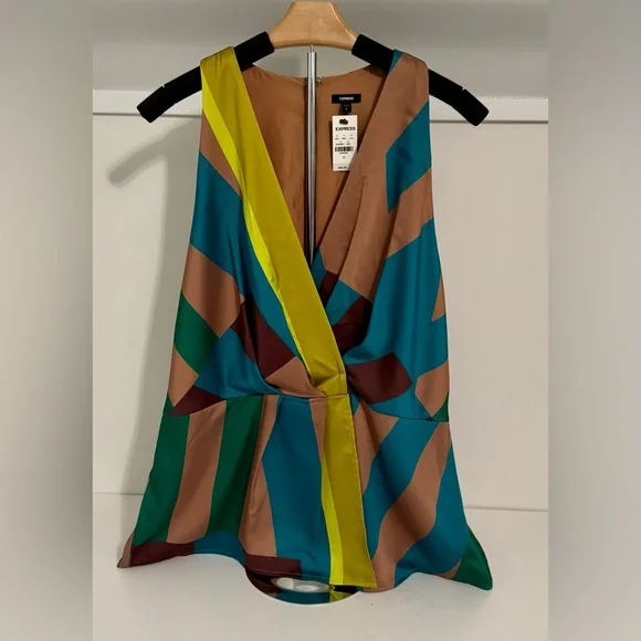 Express Multicolor Halter Top - Picture 2 of 6